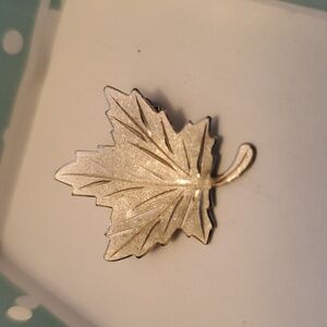 Vintage NEMO STERLING SILVER Frosted & Etched Maple Leaf Pin Fall Autumn BROOCH